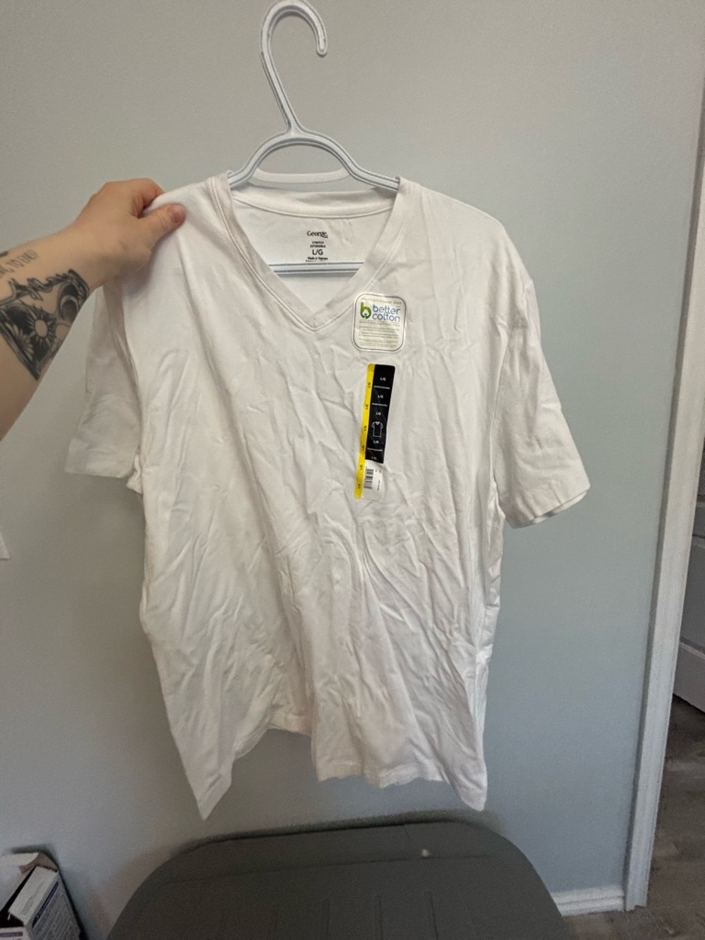 White George V-Neck - Picture 2 of 4